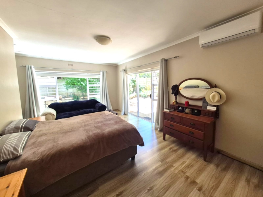 5 Bedroom Property for Sale in Panorama Western Cape